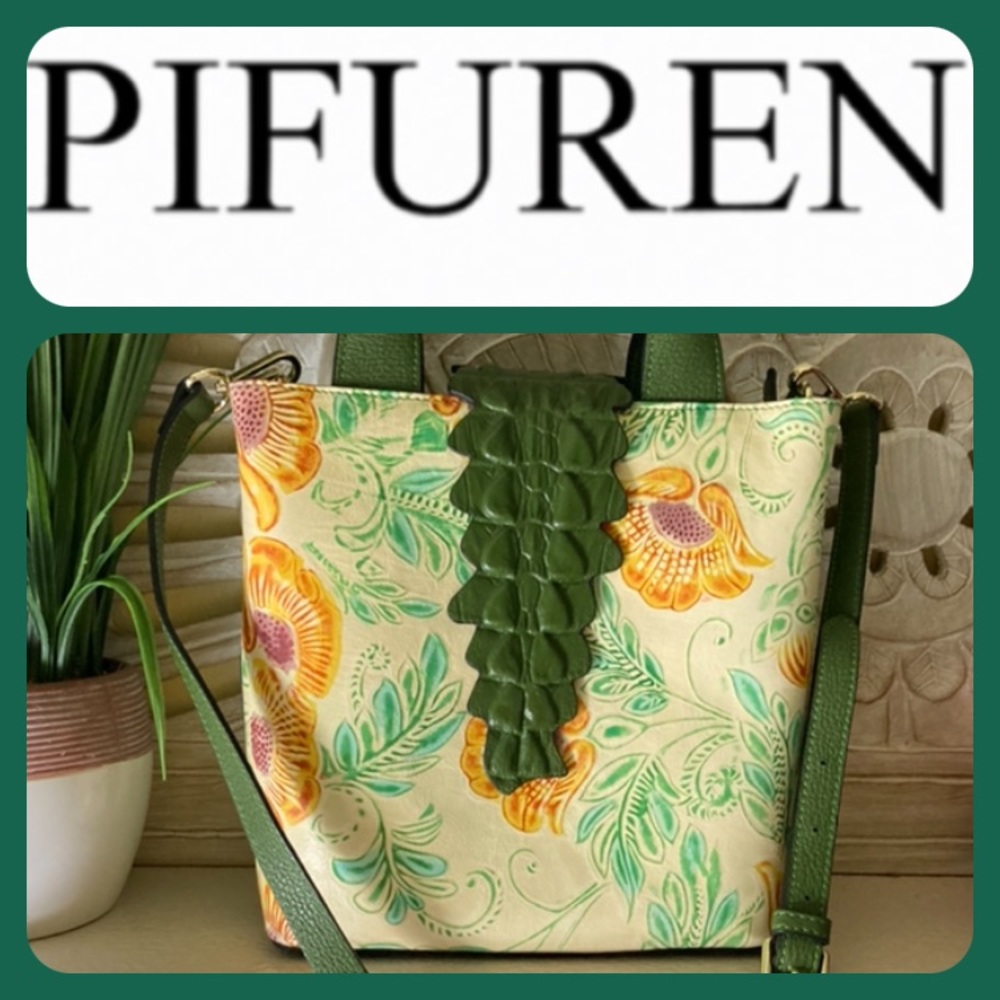 🌿Beautiful Pifuren tropical leather purse. - Picture 2 of 7